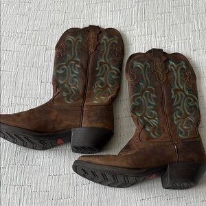 Justin Brown Western Cowboy Boots with Embroidered Design